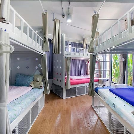 Hostel@Seatzstation Bangkok Bagian luar foto