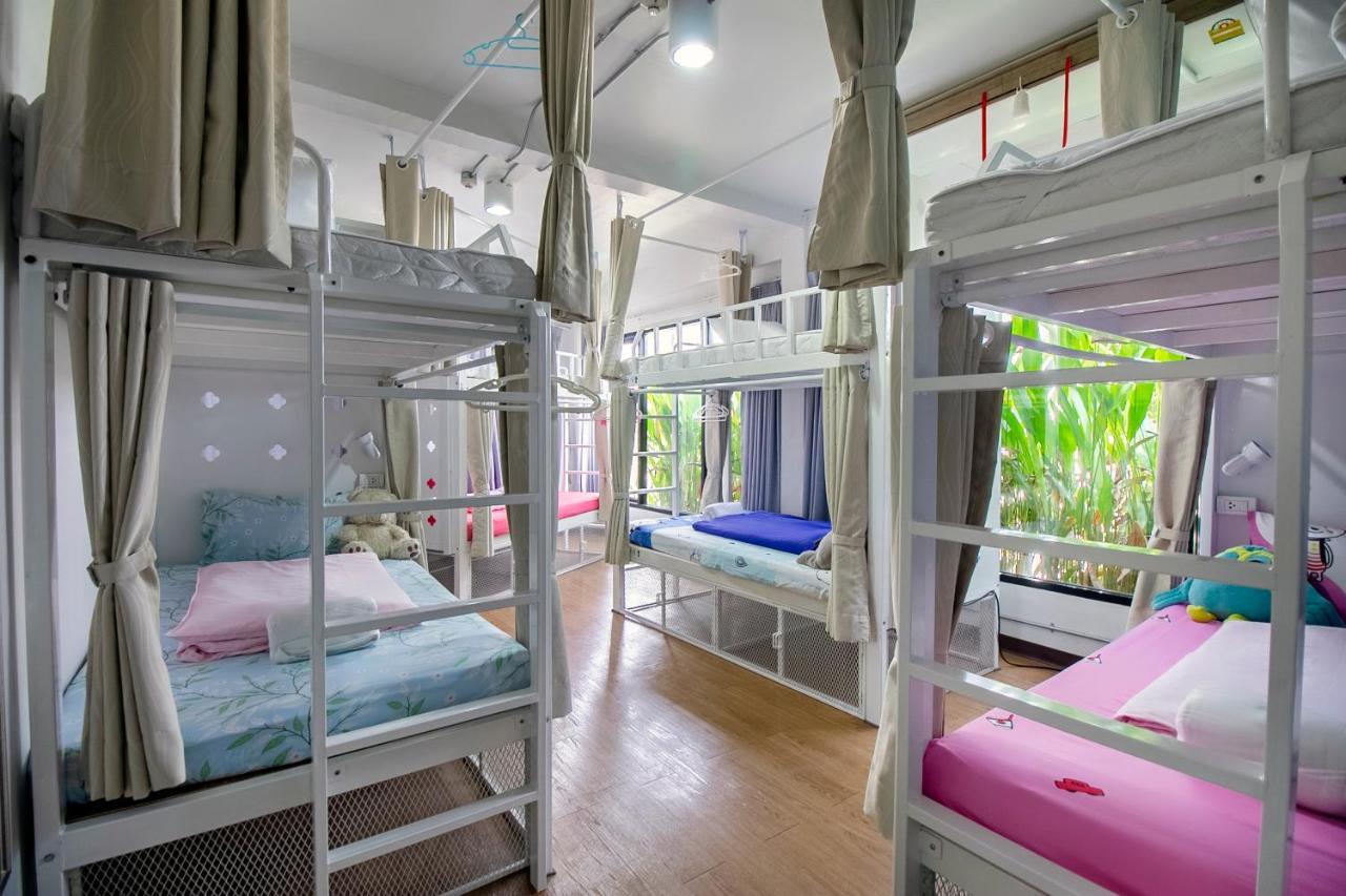 Hostel@Seatzstation Bangkok Bagian luar foto